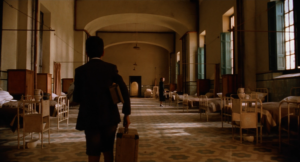 El Espinazo del Diablo [The Devil's Backbone][鬼童院] (2001)